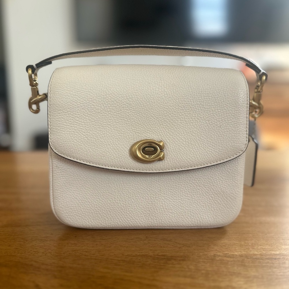 COACH Cassie 19 Chalk/Gold